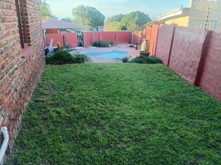 6 Bedroom Property for Sale in Heiderand Western Cape